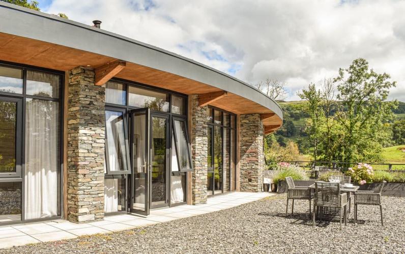 Luxury Riverside Cottage near Ambleside